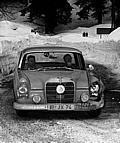 Der Mercedes-Benz 220 E bei der Rallye Monte Carlo, 1960. 